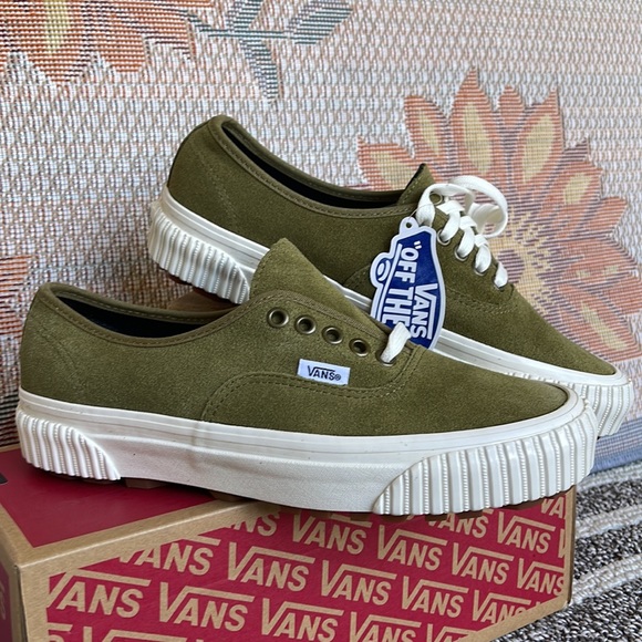 Vans WMNS Authentic 44 L
Anaheim Factory Og Suede
VN0005U4GRN
Sneakers - Picture 6 of 16